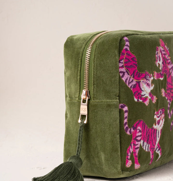 Elizabeth Scarlett Wild Tiger fern green wash bag